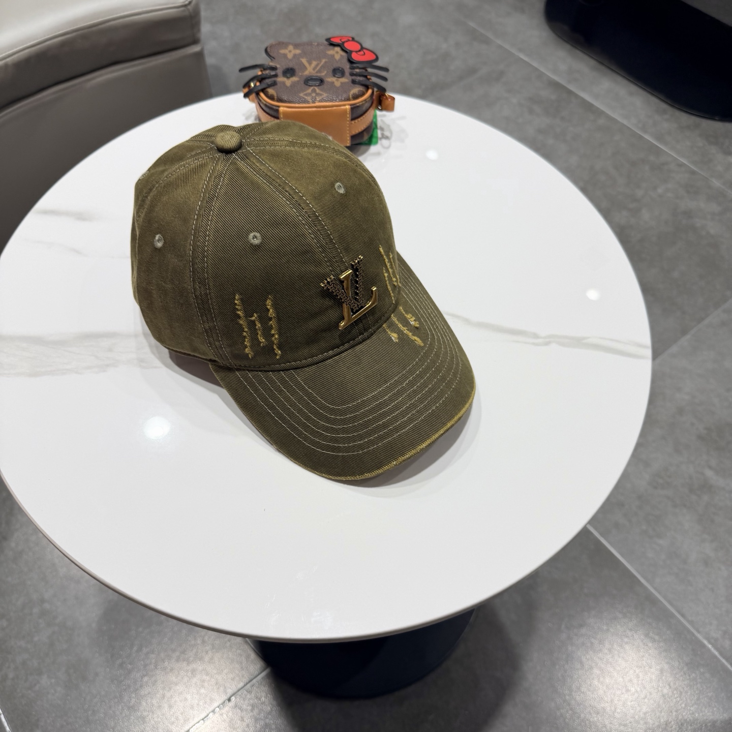 🧢路易威登棒球帽 LouisVuitton😍新款LV棒球帽，重工打造♥️高端大气，百搭款🤗男女通用！