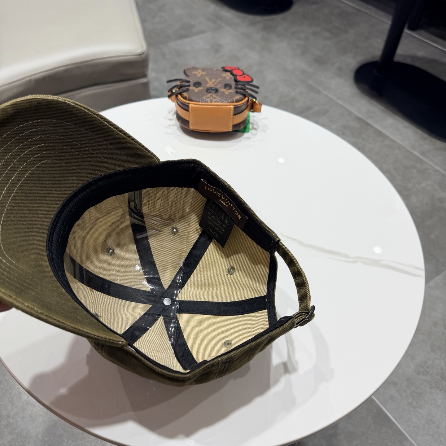 🧢路易威登棒球帽 LouisVuitton😍新款LV棒球帽，重工打造♥️高端大气，百搭款🤗男女通用！