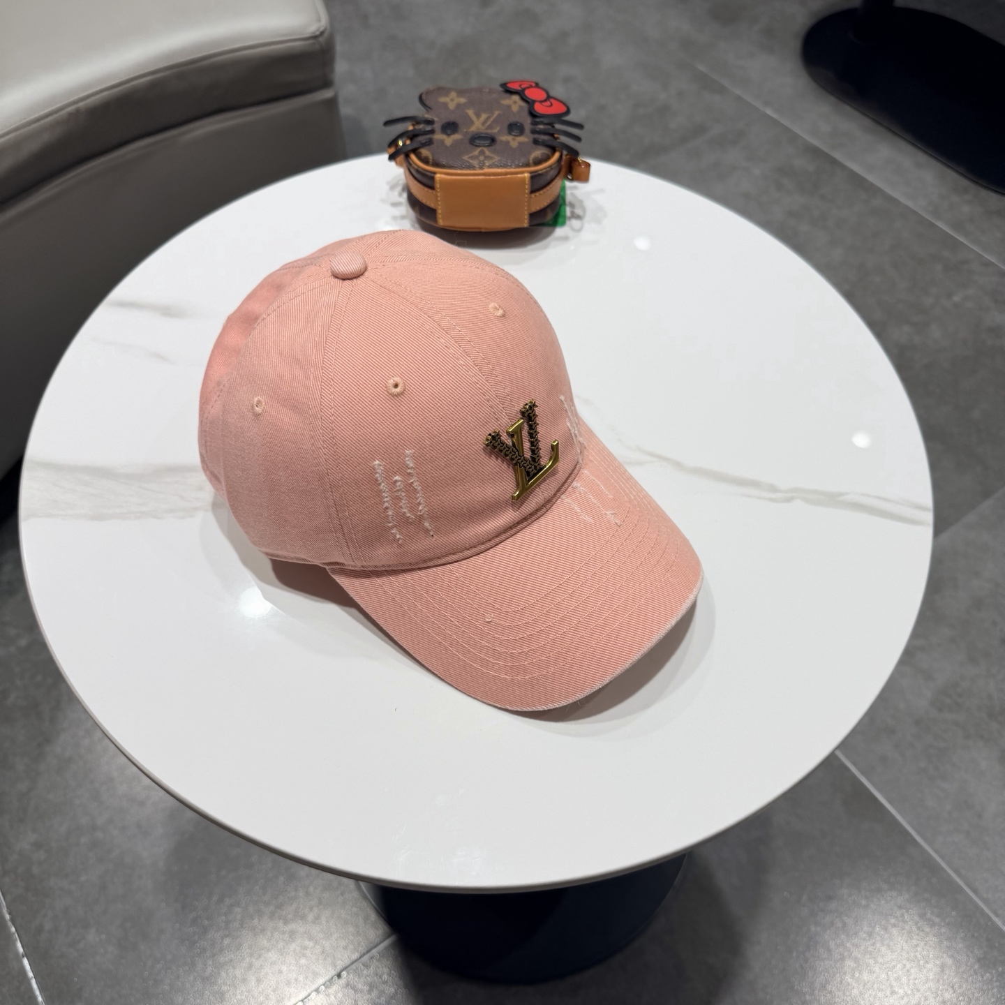 🧢路易威登棒球帽 LouisVuitton😍新款LV棒球帽，重工打造♥️高端大气，百搭款🤗男女通用！