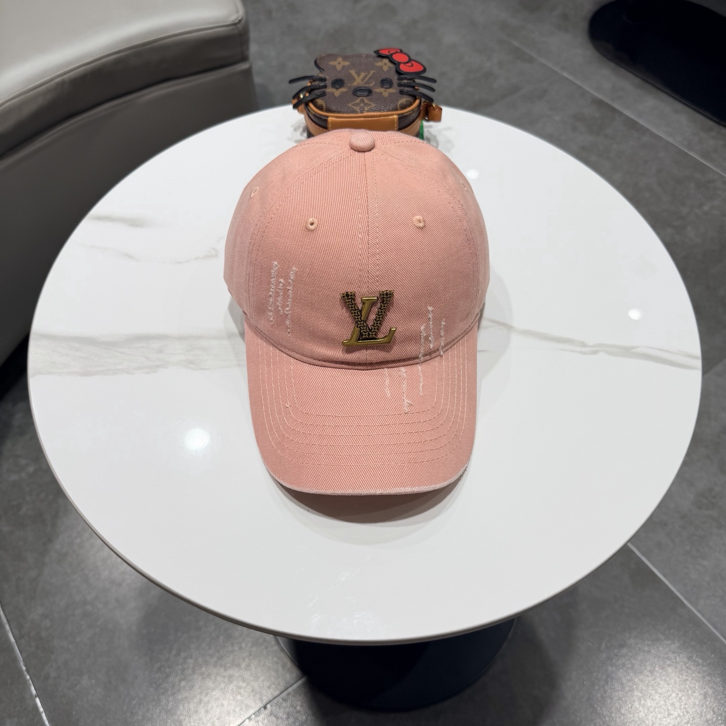 🧢路易威登棒球帽 LouisVuitton😍新款LV棒球帽，重工打造♥️高端大气，百搭款🤗男女通用！