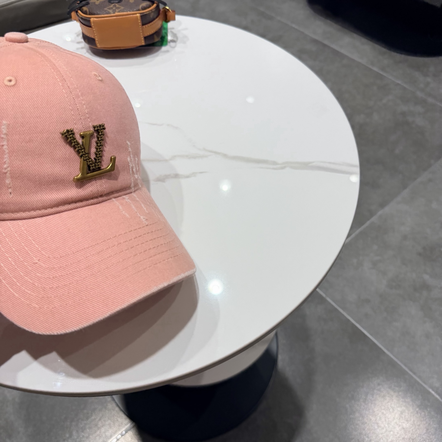 🧢路易威登棒球帽 LouisVuitton😍新款LV棒球帽，重工打造♥️高端大气，百搭款🤗男女通用！