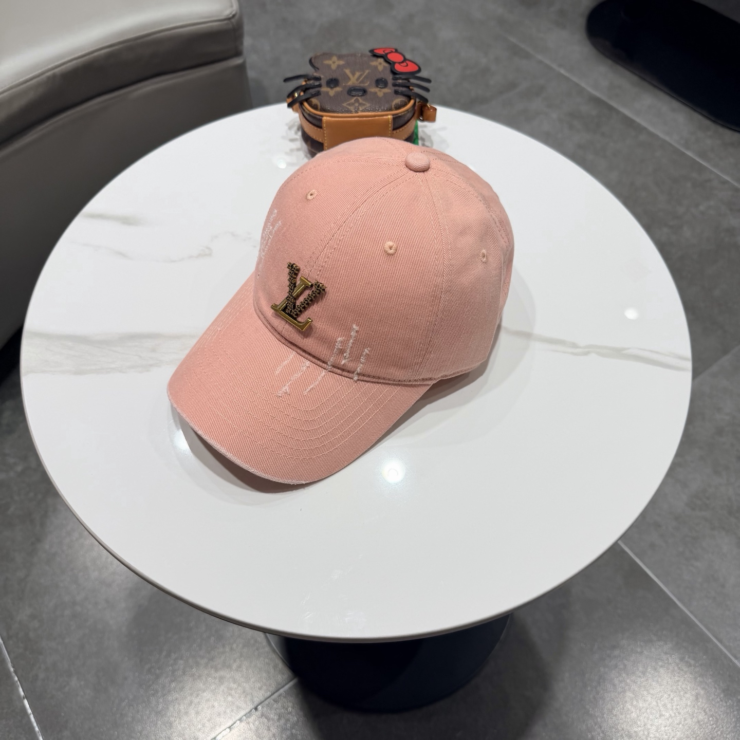 🧢路易威登棒球帽 LouisVuitton😍新款LV棒球帽，重工打造♥️高端大气，百搭款🤗男女通用！