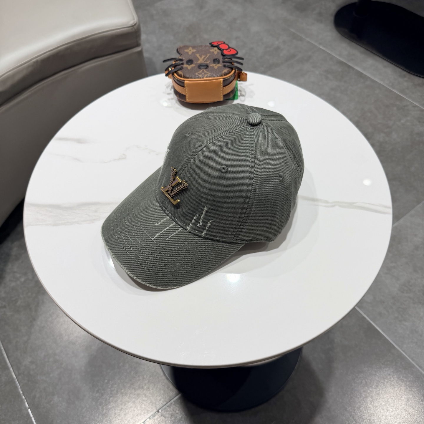 🧢路易威登棒球帽 LouisVuitton😍新款LV棒球帽，重工打造♥️高端大气，百搭款🤗男女通用！