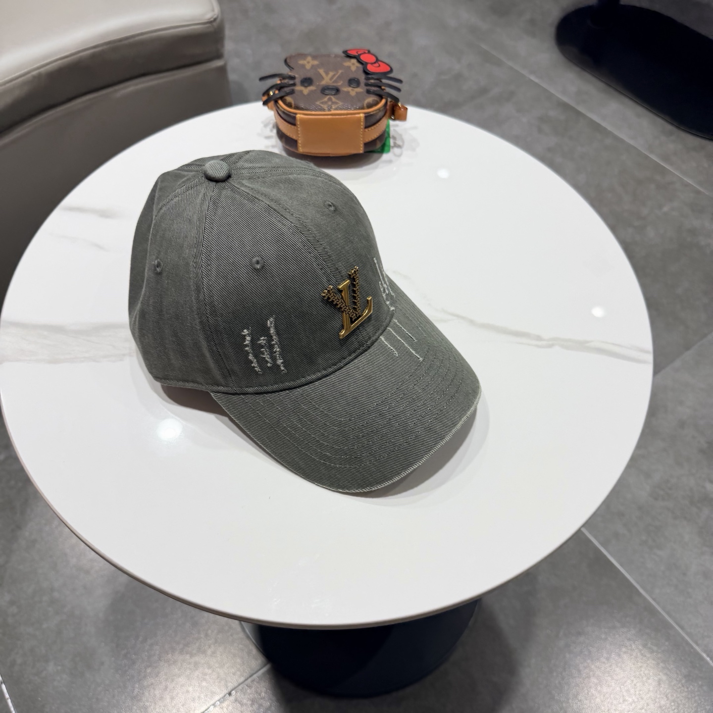 🧢路易威登棒球帽 LouisVuitton😍新款LV棒球帽，重工打造♥️高端大气，百搭款🤗男女通用！