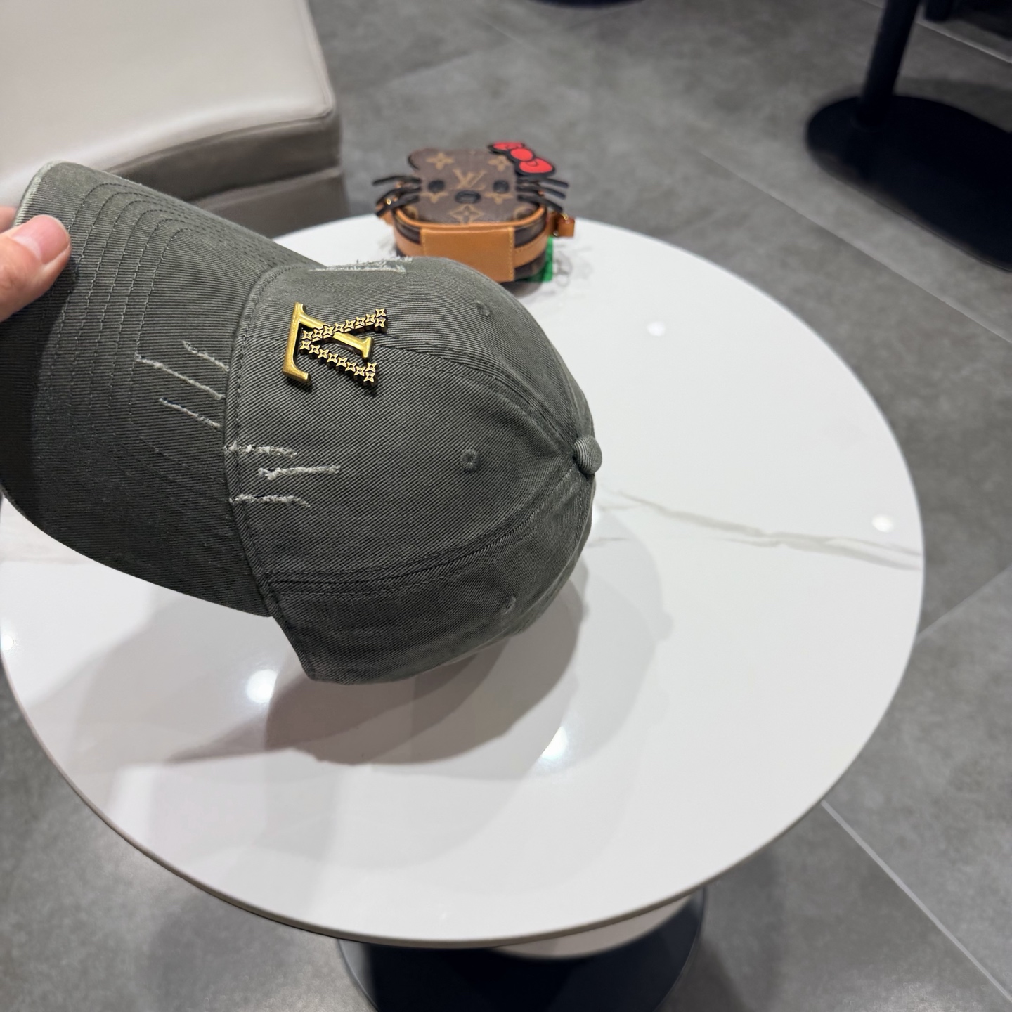🧢路易威登棒球帽 LouisVuitton😍新款LV棒球帽，重工打造♥️高端大气，百搭款🤗男女通用！