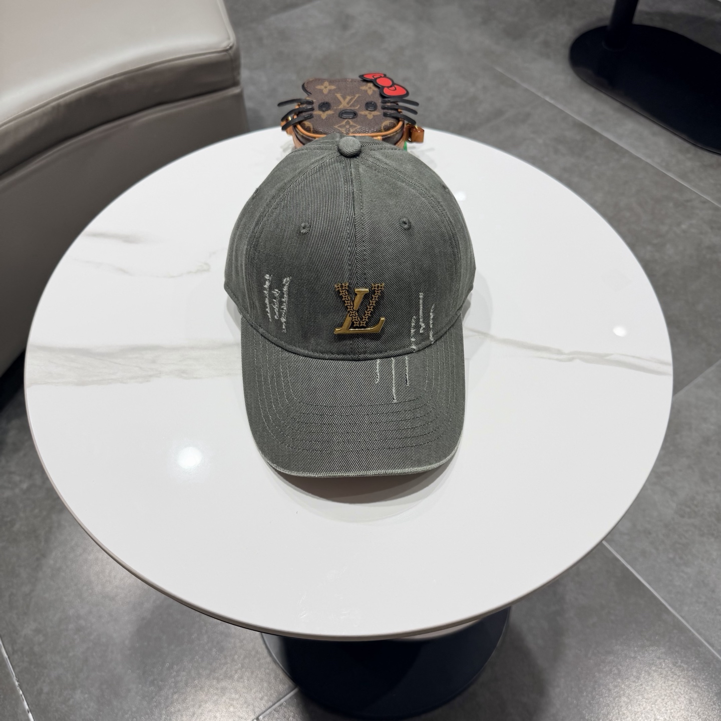 🧢路易威登棒球帽 LouisVuitton😍新款LV棒球帽，重工打造♥️高端大气，百搭款🤗男女通用！