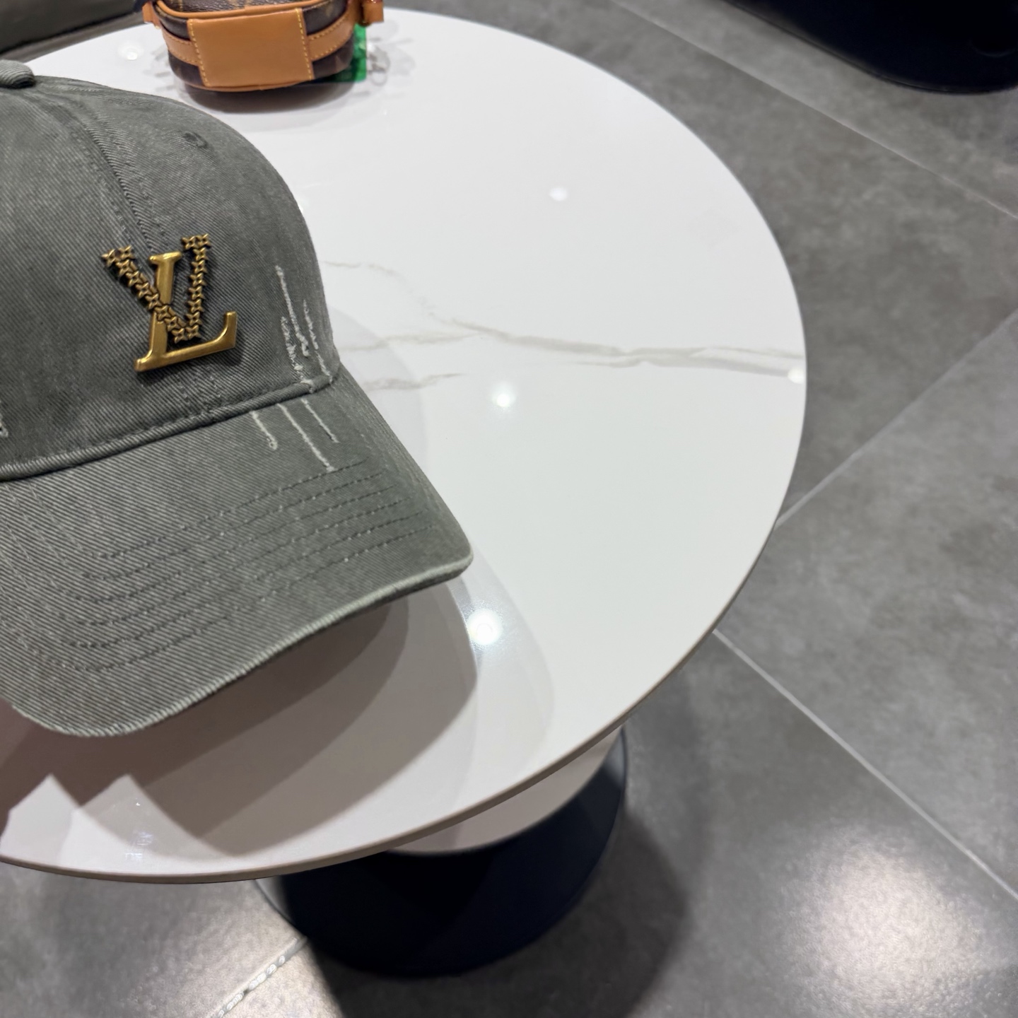 🧢路易威登棒球帽 LouisVuitton😍新款LV棒球帽，重工打造♥️高端大气，百搭款🤗男女通用！