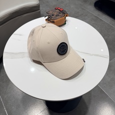 加拿大大鹅北极圆盘🍁 2026最新款🧢棒球帽定制棉质面料!!整体透气性很好,精致的字母刺绣和工整的走线, 加拿大大鹅北极圆盘🍁 2026最新款🧢棒球帽定制棉质面料!!整体透气性很好,精致的字母刺绣和工整的走线,