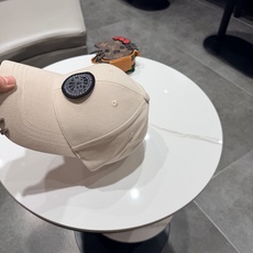加拿大大鹅北极圆盘🍁 2026最新款🧢棒球帽定制棉质面料!!整体透气性很好,精致的字母刺绣和工整的走线, 加拿大大鹅北极圆盘🍁 2026最新款🧢棒球帽定制棉质面料!!整体透气性很好,精致的字母刺绣和工整的走线,