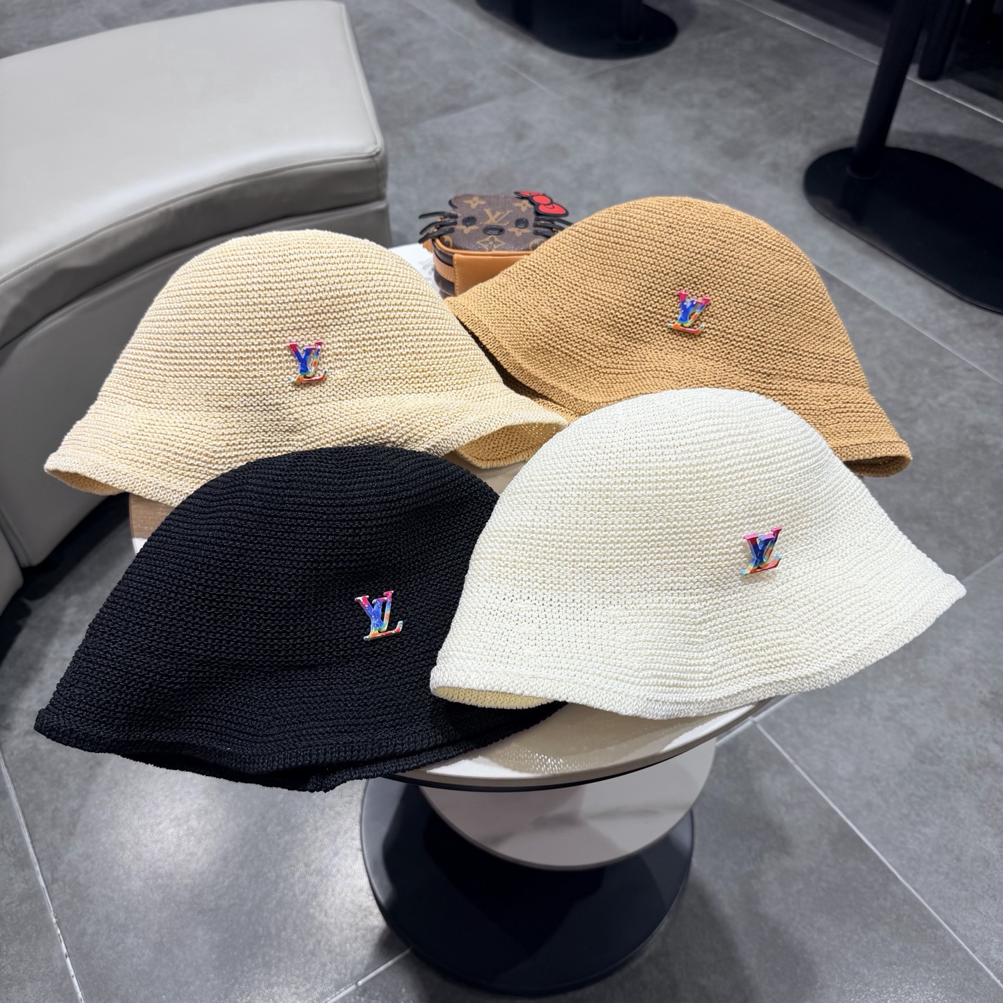 LV路易威登纯色简约显脸小渔夫帽子女春夏透气遮阳防晒帽时尚百搭水桶帽