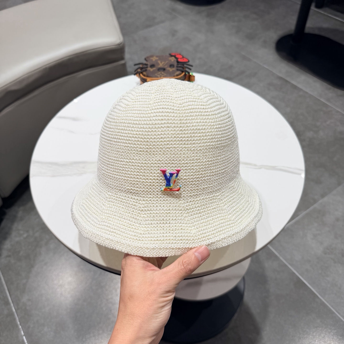 LV路易威登纯色简约显脸小渔夫帽子女春夏透气遮阳防晒帽时尚百搭水桶帽