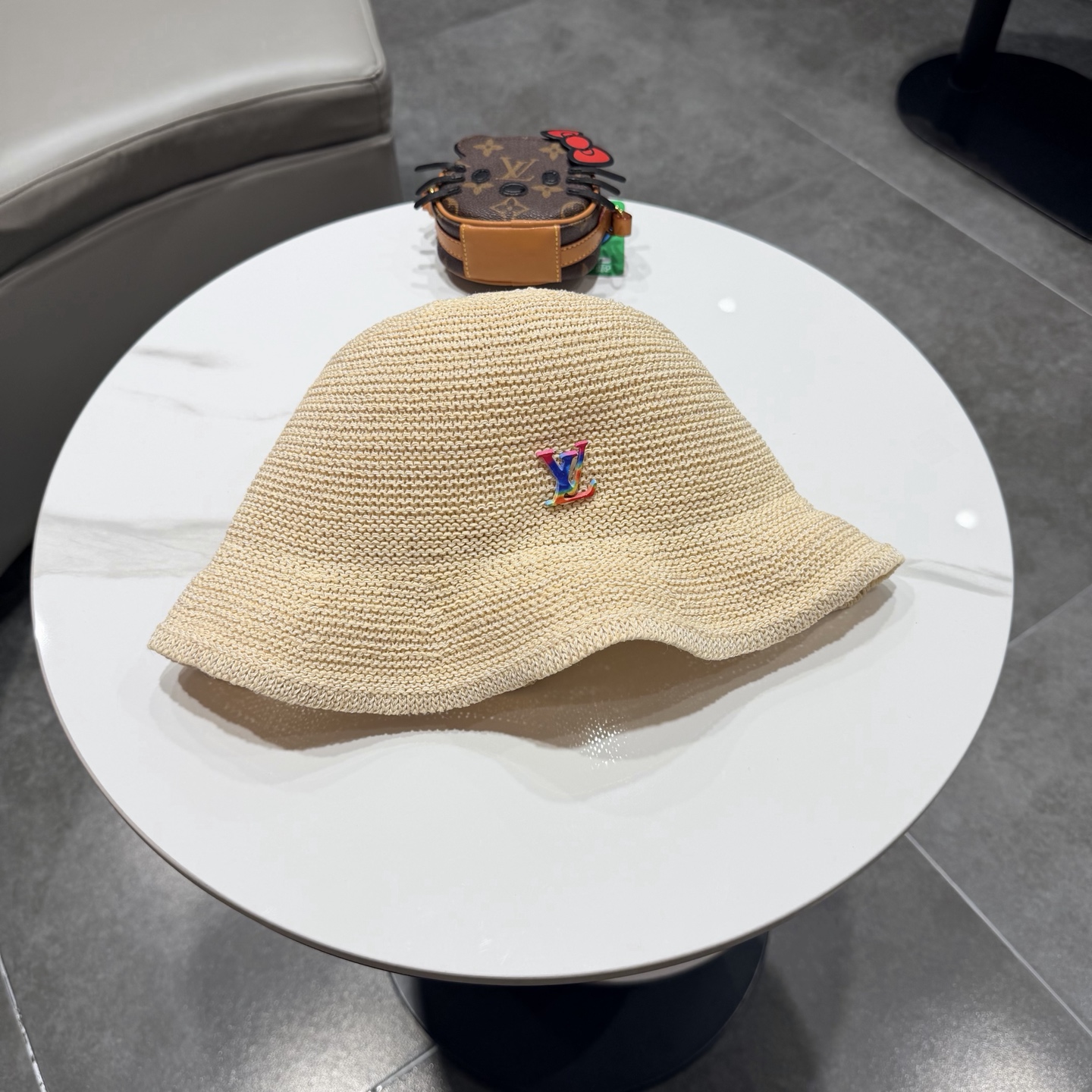 LV路易威登纯色简约显脸小渔夫帽子女春夏透气遮阳防晒帽时尚百搭水桶帽
