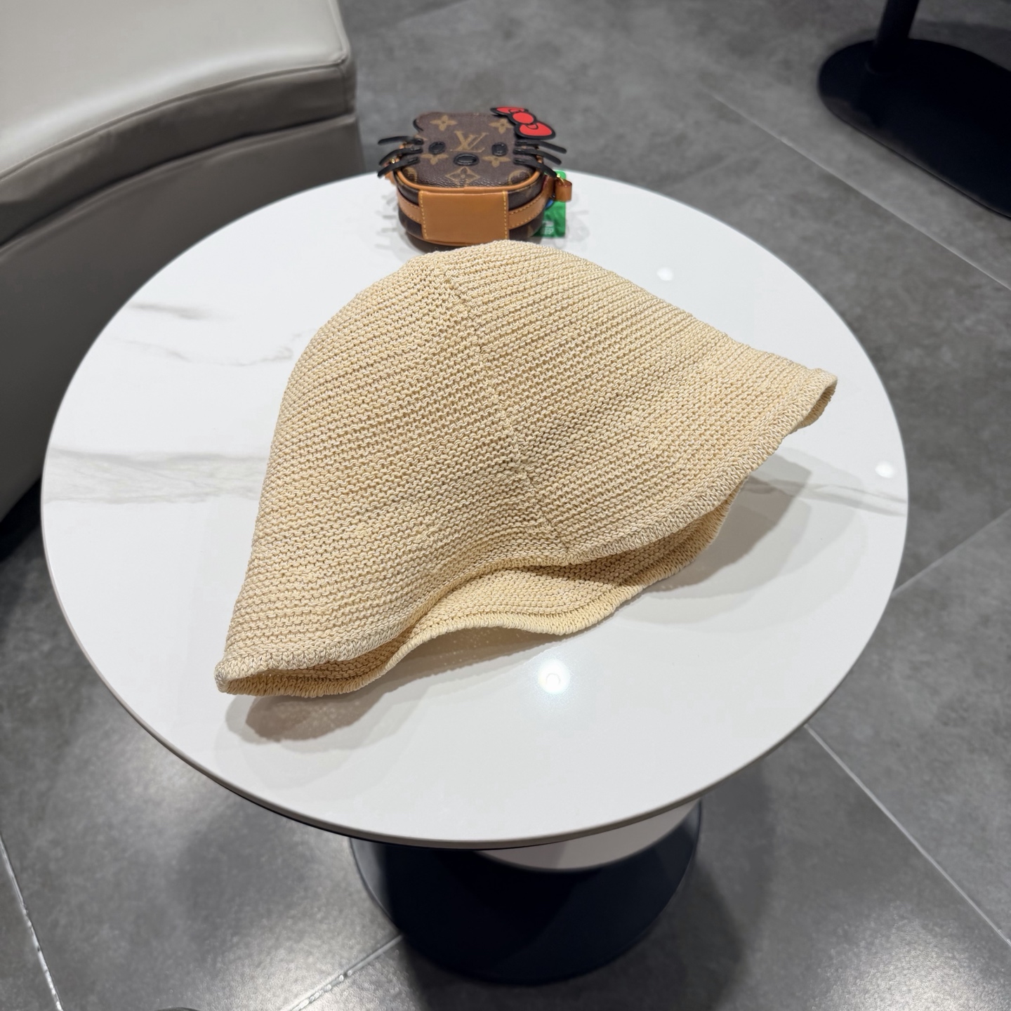 LV路易威登纯色简约显脸小渔夫帽子女春夏透气遮阳防晒帽时尚百搭水桶帽