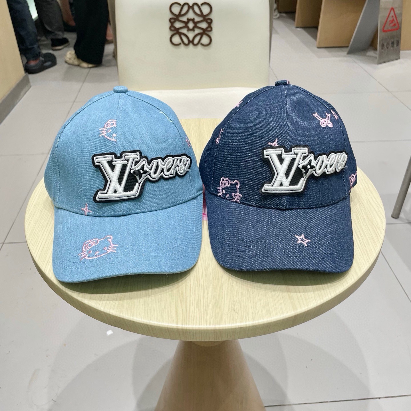 lv 路易威登棒球帽简约大气 高逼格好物～格调有个性LOGO  四季款 轻盈透气！质量超赞