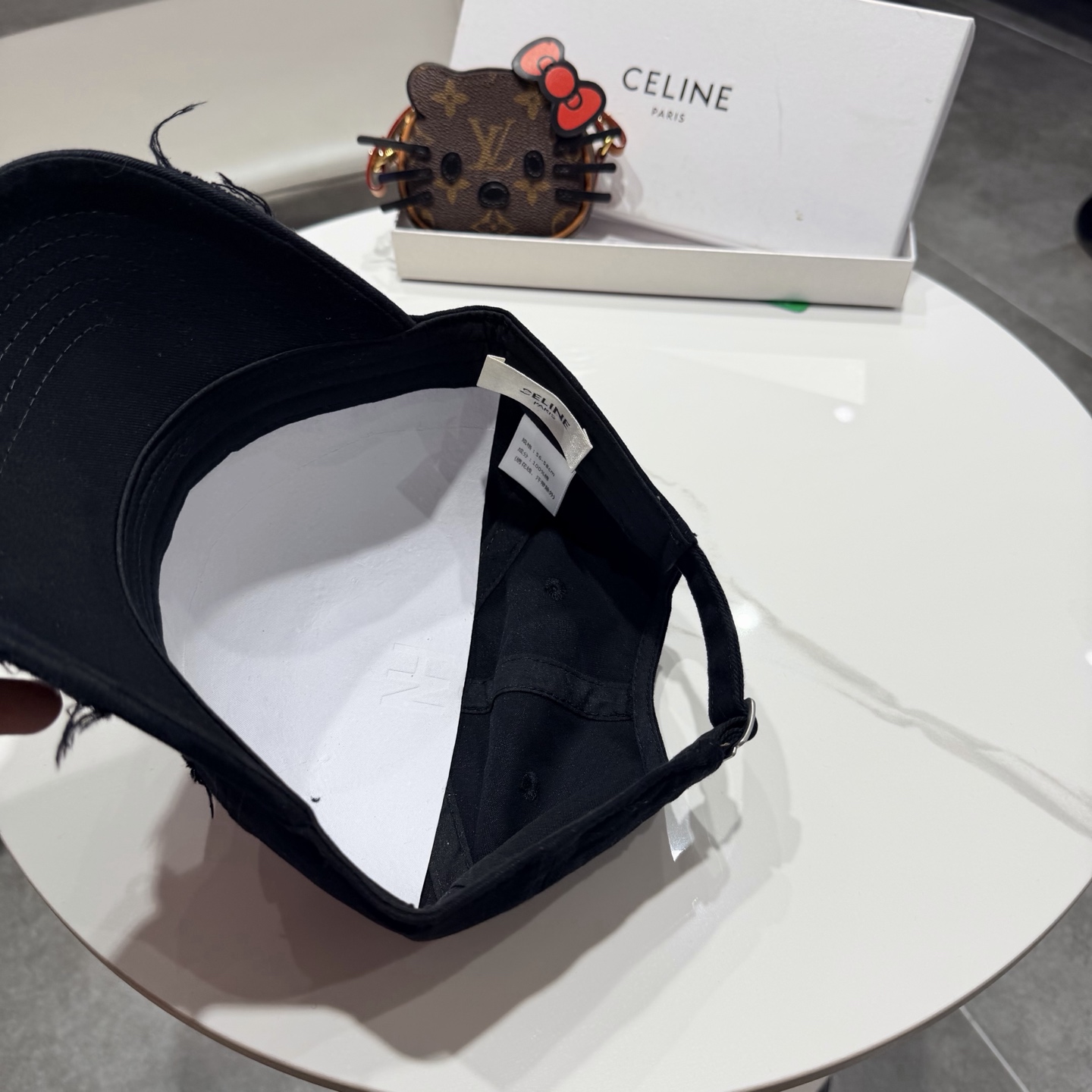 【CELINE赛琳】新款经典休闲潮流款 棒球帽日韩风格，随便搭配都超好看！出门旅游，绝对要入手的一款