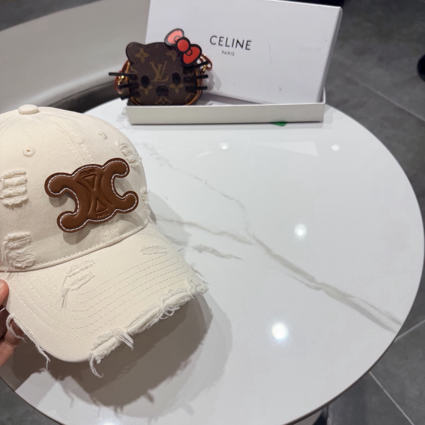 【CELINE赛琳】新款经典休闲潮流款 棒球帽日韩风格，随便搭配都超好看！出门旅游，绝对要入手的一款