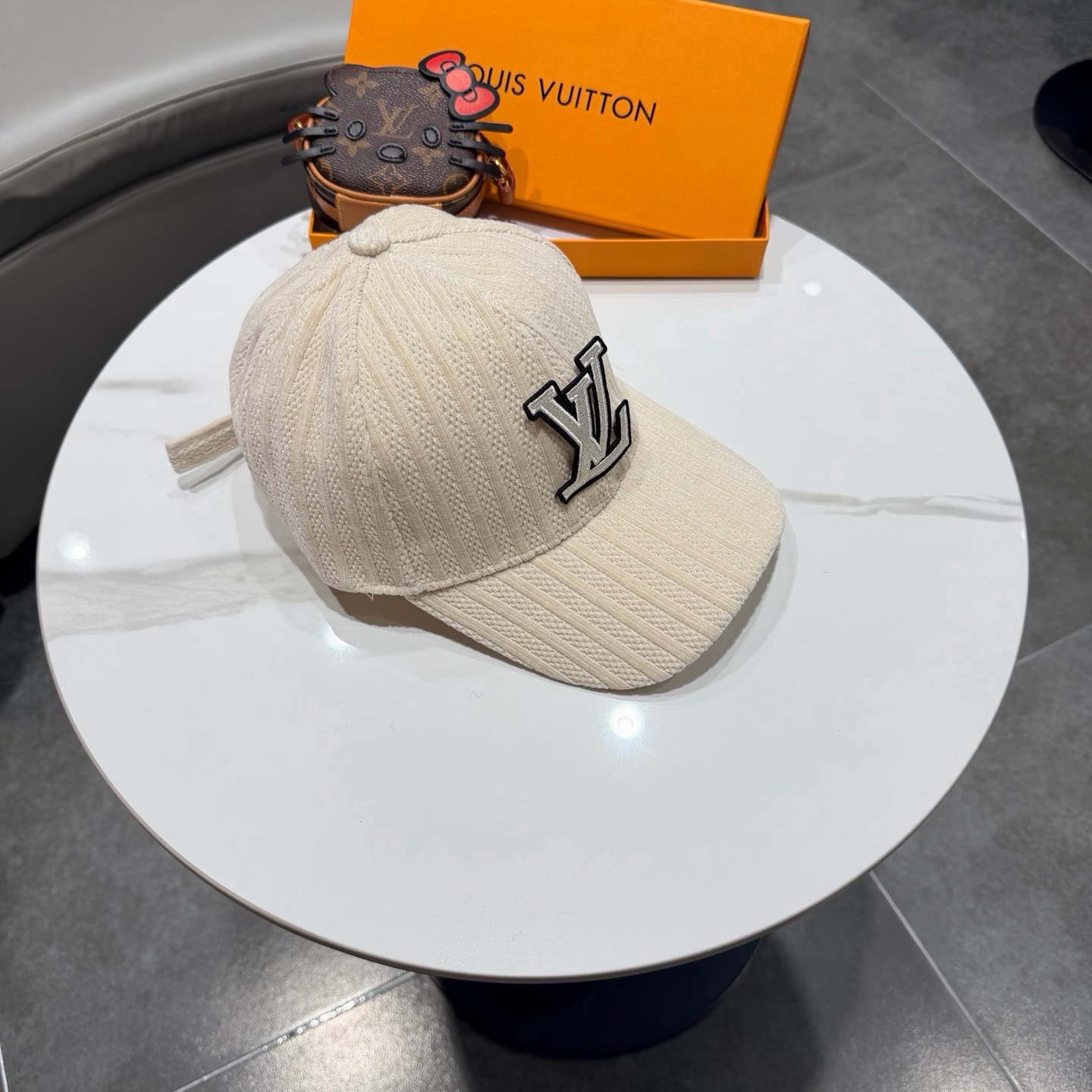 Chapeau Louis Vuitton New LV — photo 7