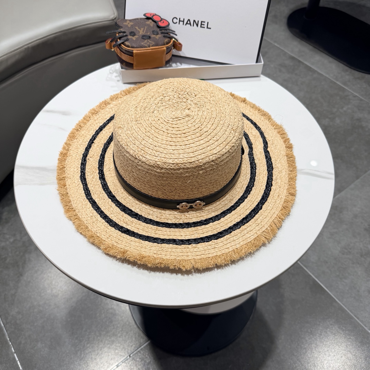 NO:742953,Chanel Chanel new raffia hat, flat top sun hat, head circumference 57cm hat straw hat fisherman hat baseball cap, hat, chanel, chanel, espadrilles, hats19860909Chanel香奈儿新款拉菲草礼帽,平顶遮阳草帽,头围57cm帽子草帽渔夫帽棒球帽,帽子,chanel,chanel,espadrilles,hats,hat
