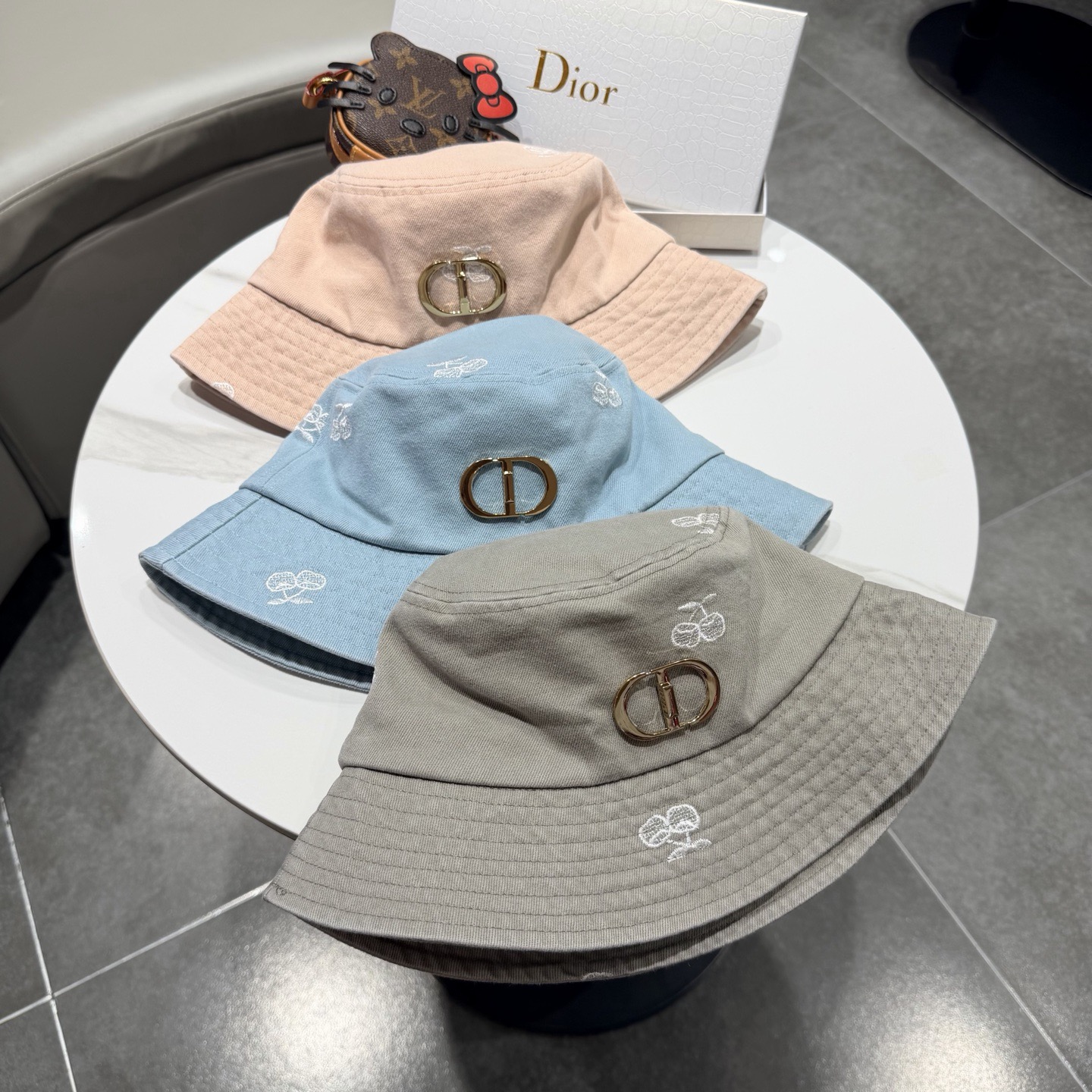 DIOR迪奥新款小清新简约刺绣渔夫帽男女春夏季百搭显脸小透气防晒遮阳盆帽