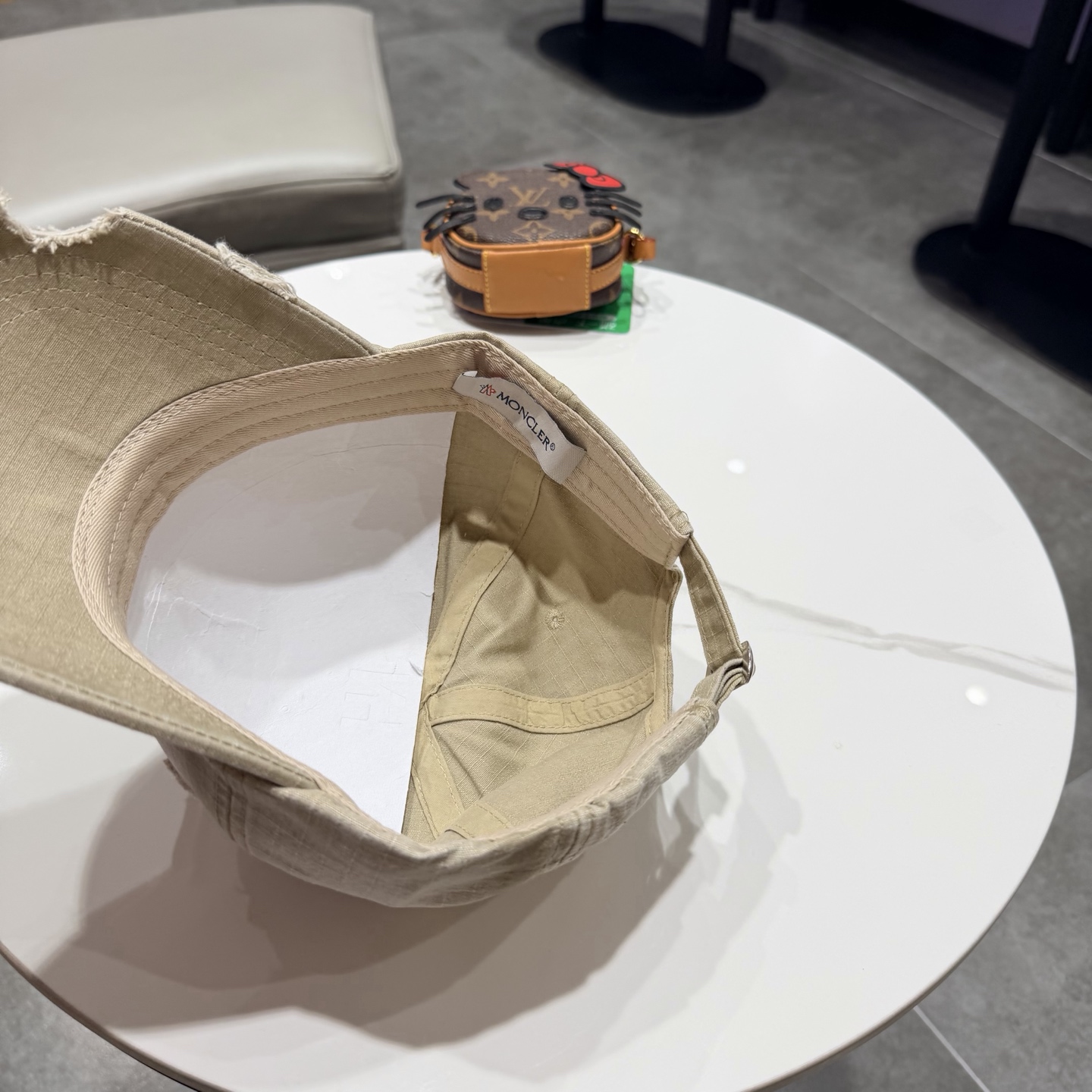 蒙口早春新款洗水做旧破洞棒球帽，男女同款