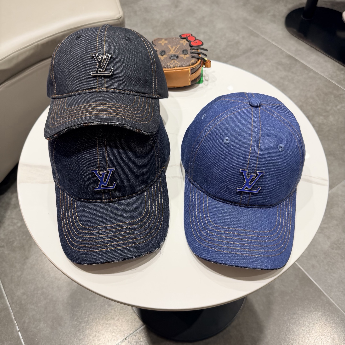 🧢路易威登棒球帽 LouisVuitton😍新款LV棒球帽，重工打造♥️高端大气，百搭款🤗男女通用！跑量