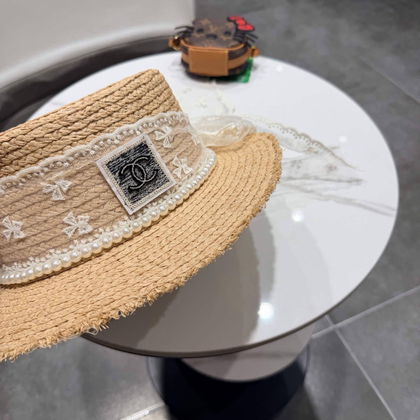 chanel法式小香风平顶礼帽夏季时尚珍珠蝴蝶结网纱拉菲草帽女太阳帽子潮