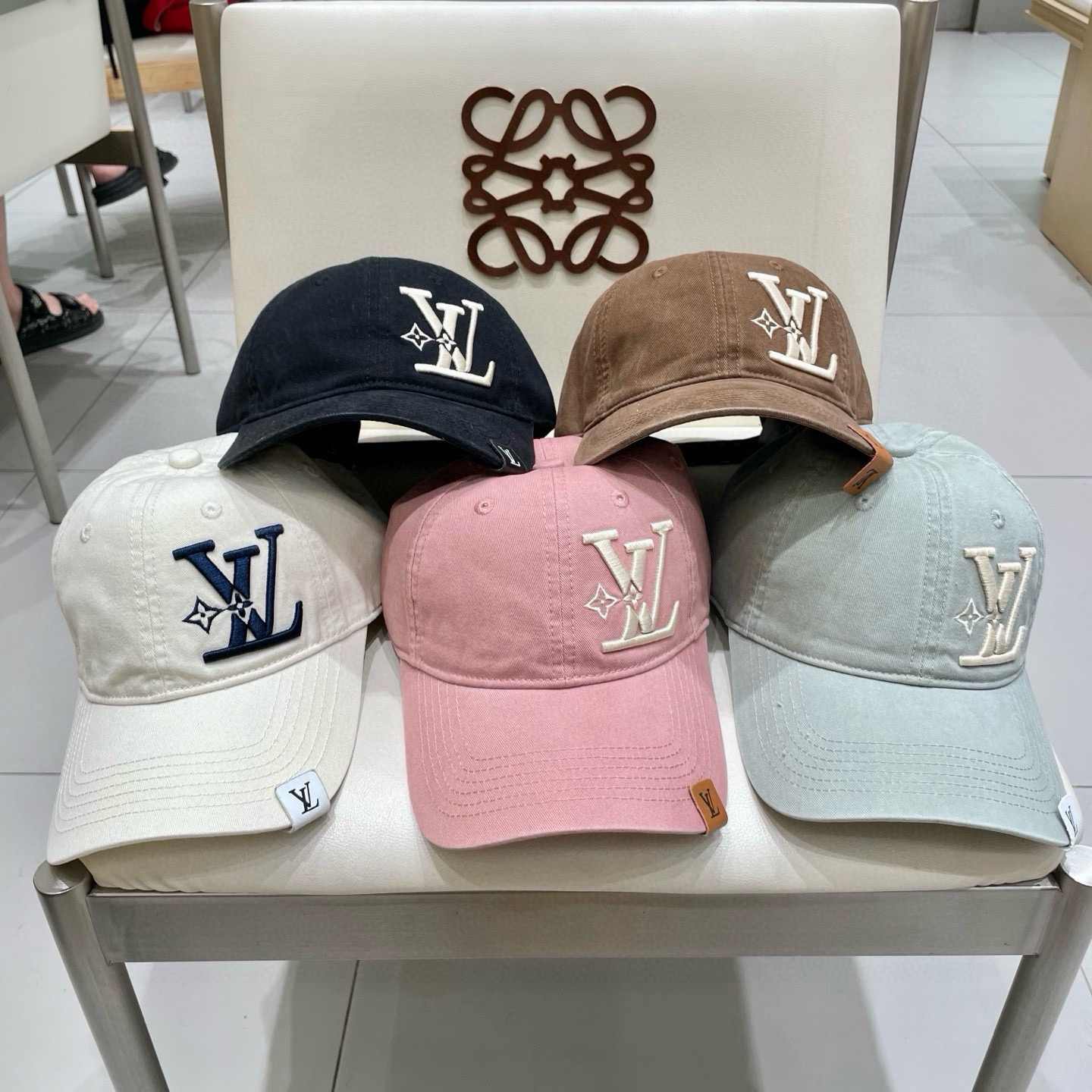 🧢路易威登棒球帽 LouisVuitton😍新款LV棒球帽，重工打造♥️高端大气，百搭款🤗男女通用！跑量