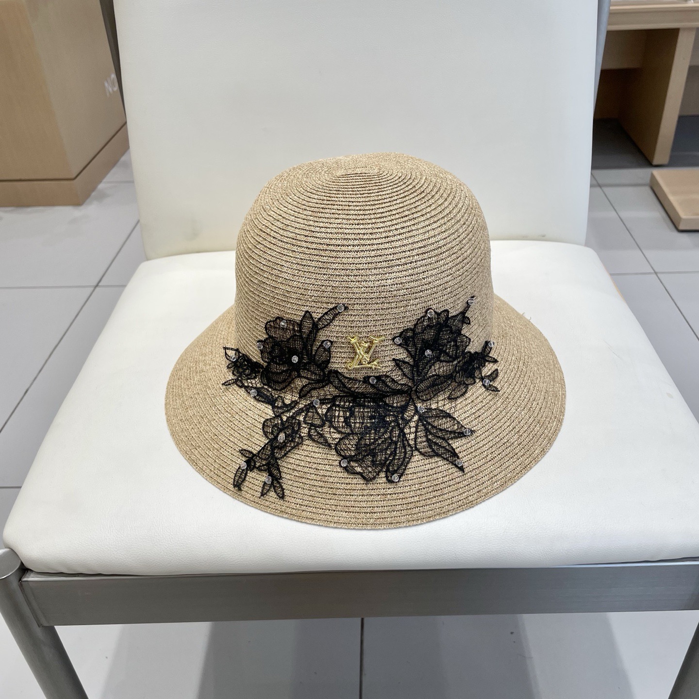 🧢路易威登棒球帽 LouisVuitton😍草帽优雅蕾丝花朵夏季出游草帽女海边度假法式大帽檐沙滩帽遮阳