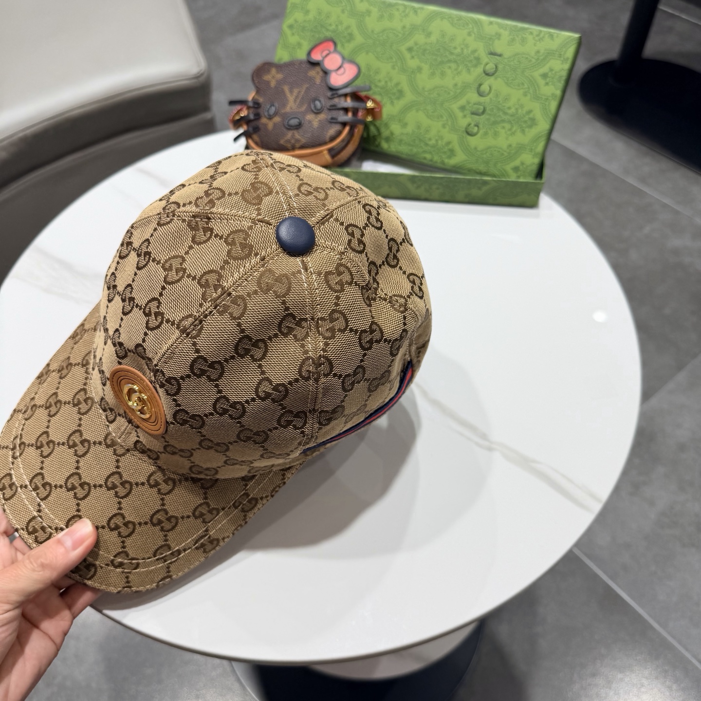 Gucci(古奇)最新款原单棒球帽，Gucci最高版本，原版帆布料+头层牛皮，纯棉内里，轻盈透气！实物拍