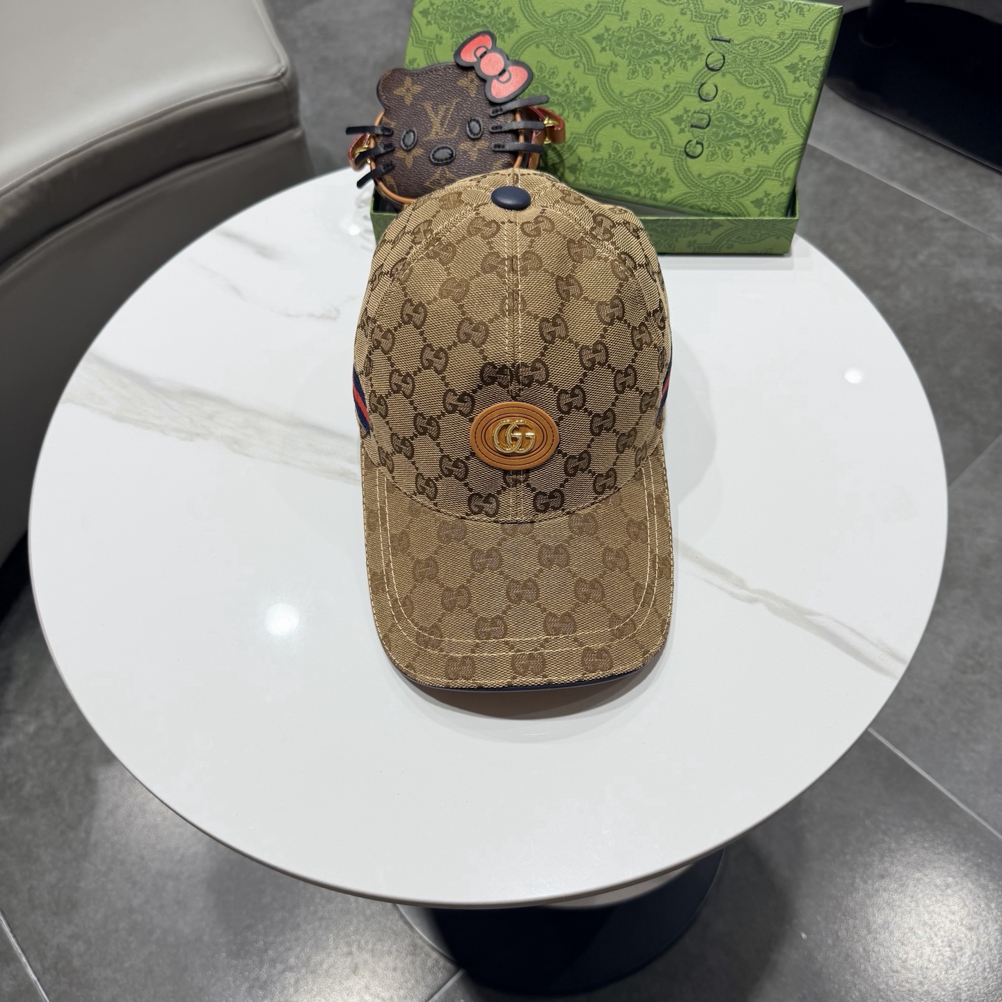 Gucci(古奇)最新款原单棒球帽，Gucci最高版本，原版帆布料+头层牛皮，纯棉内里，轻盈透气！实物拍