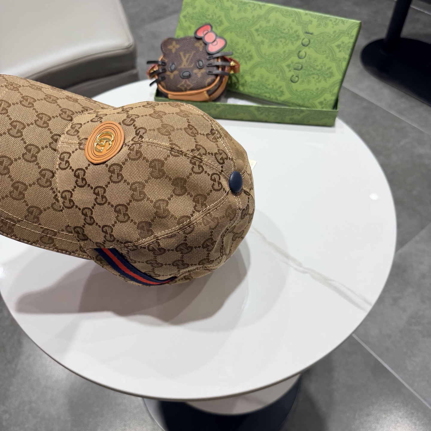 Gucci(古奇)最新款原单棒球帽，Gucci最高版本，原版帆布料+头层牛皮，纯棉内里，轻盈透气！实物拍