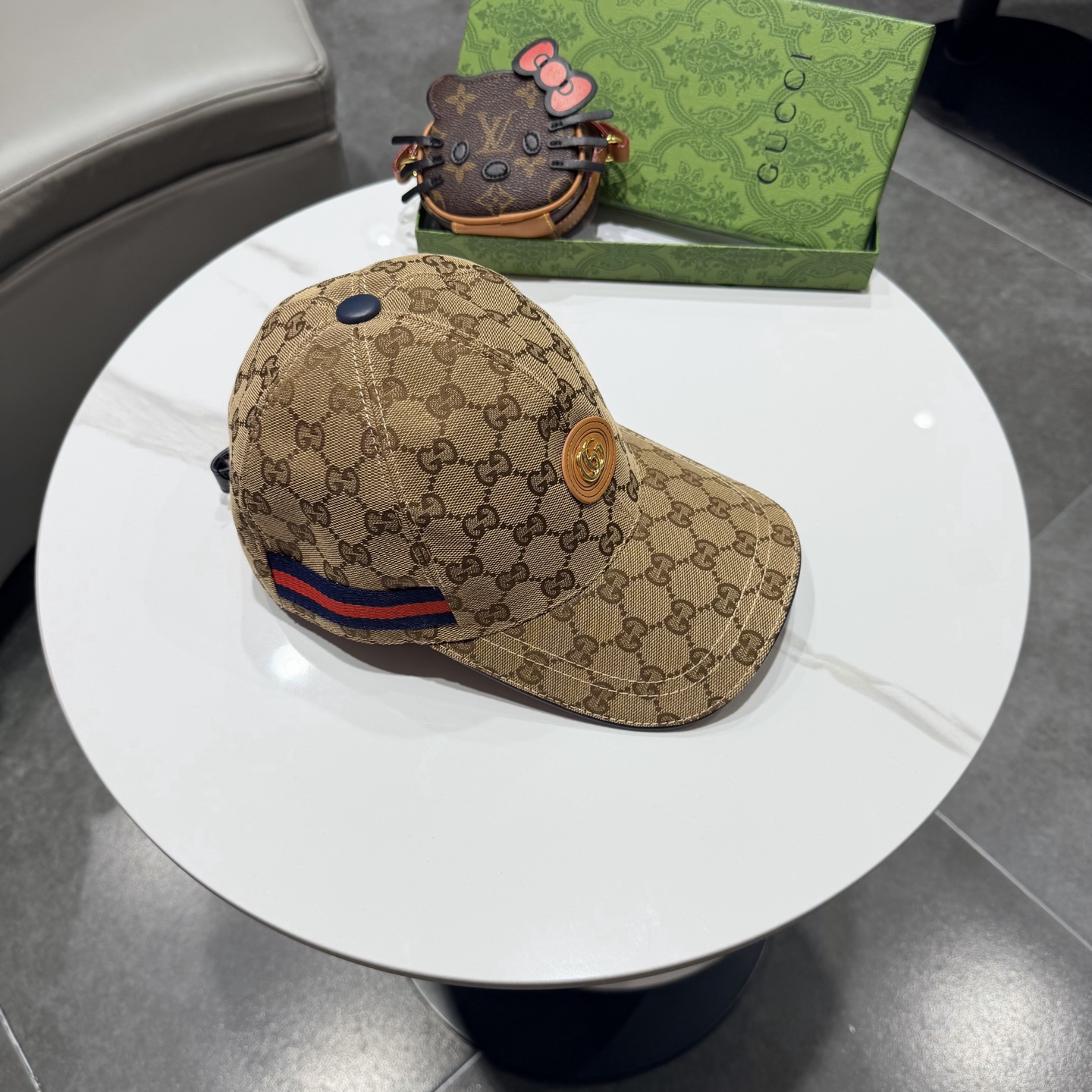 Gucci(古奇)最新款原单棒球帽，Gucci最高版本，原版帆布料+头层牛皮，纯棉内里，轻盈透气！实物拍