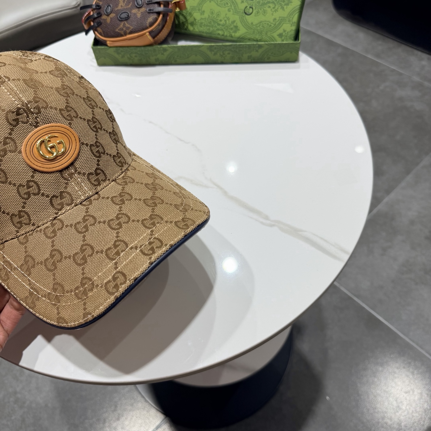 Gucci(古奇)最新款原单棒球帽，Gucci最高版本，原版帆布料+头层牛皮，纯棉内里，轻盈透气！实物拍