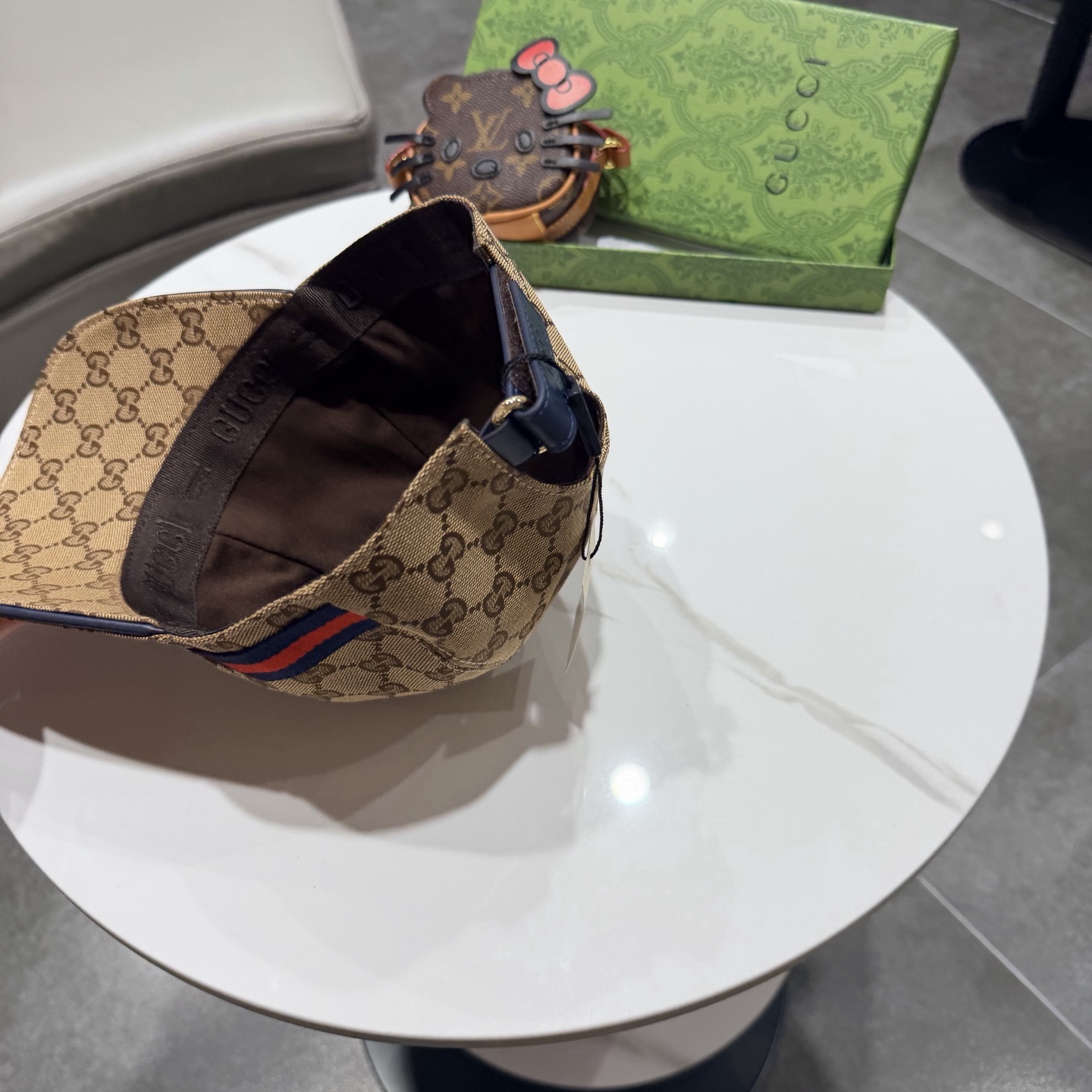 Gucci(古奇)最新款原单棒球帽，Gucci最高版本，原版帆布料+头层牛皮，纯棉内里，轻盈透气！实物拍