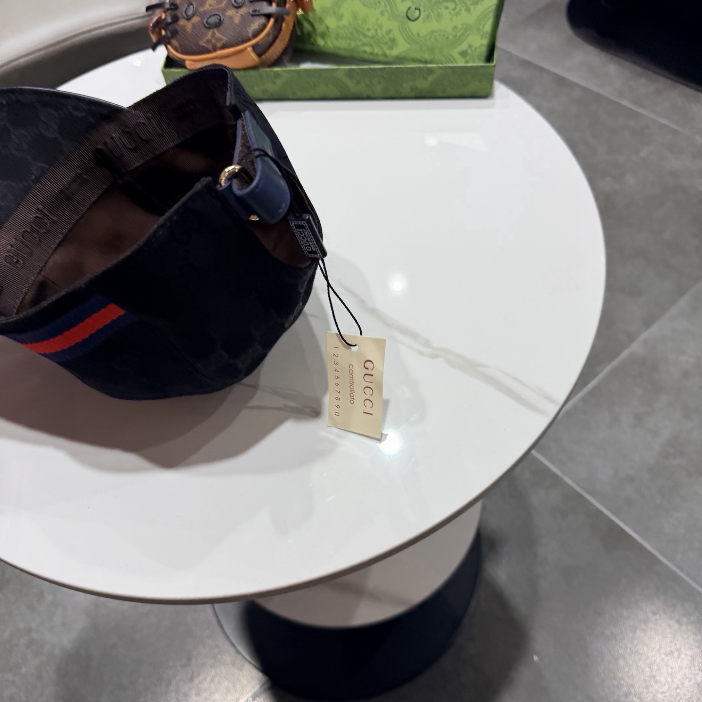 Gucci(古奇)最新款原单棒球帽，Gucci最高版本，原版帆布料+头层牛皮，纯棉内里，轻盈透气！实物拍