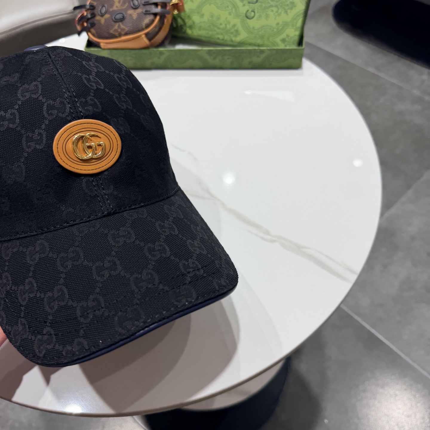 Gucci(古奇)最新款原单棒球帽，Gucci最高版本，原版帆布料+头层牛皮，纯棉内里，轻盈透气！实物拍