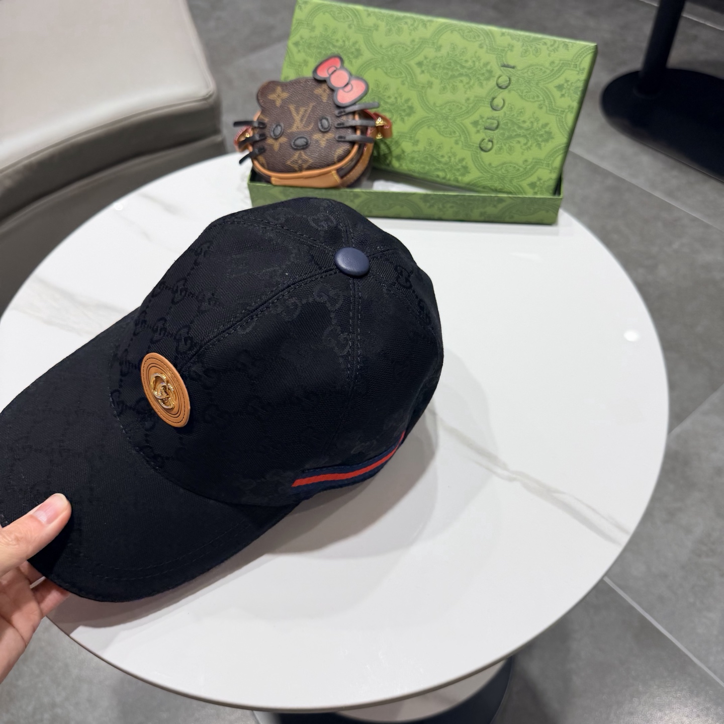 Gucci(古奇)最新款原单棒球帽，Gucci最高版本，原版帆布料+头层牛皮，纯棉内里，轻盈透气！实物拍