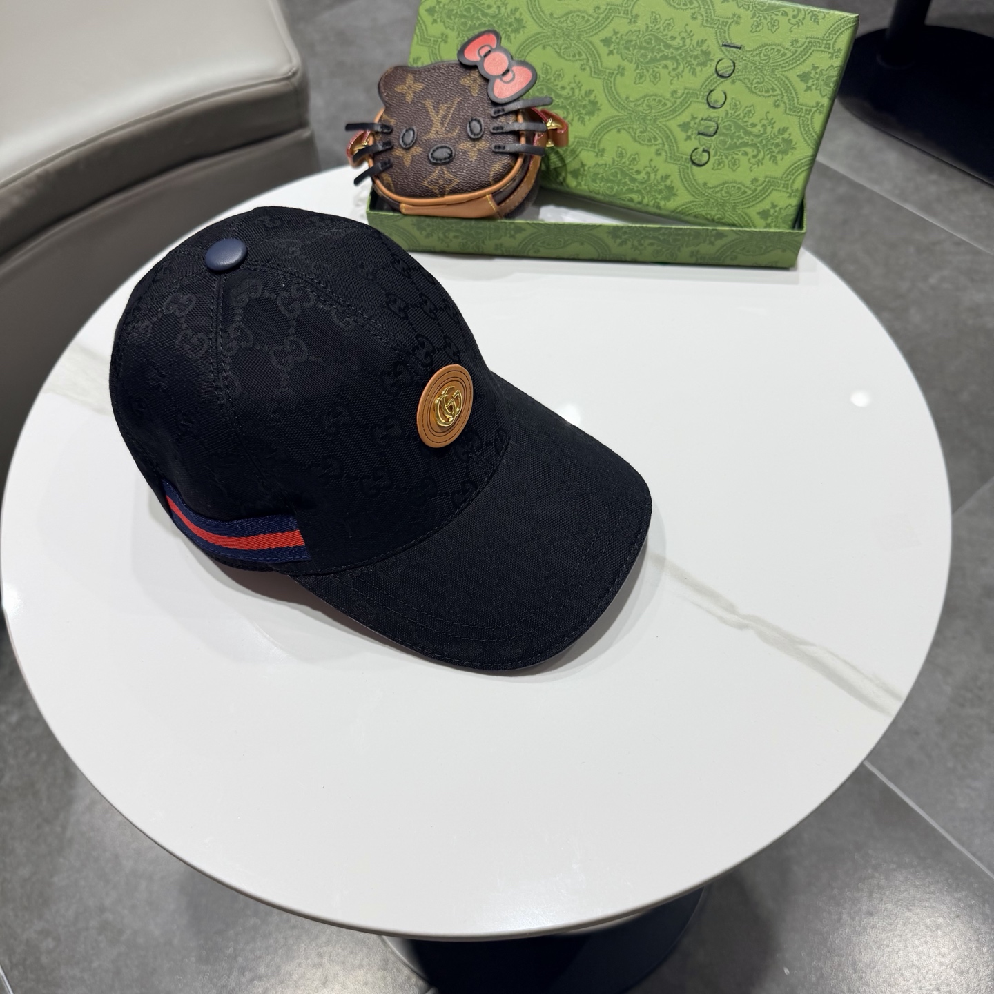 Gucci(古奇)最新款原单棒球帽，Gucci最高版本，原版帆布料+头层牛皮，纯棉内里，轻盈透气！实物拍