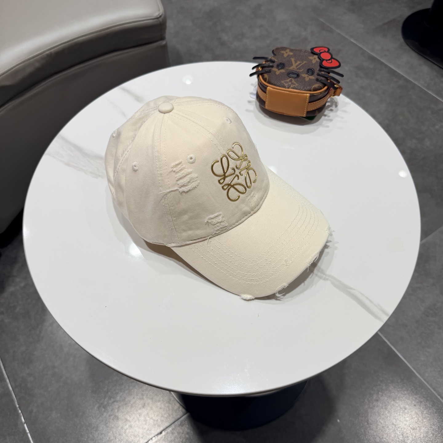 👒罗意威👒LOEWE新款原标设计棒球帽🧢质感超好，外部线条定位标准，做工精细，简约大气低价走量！