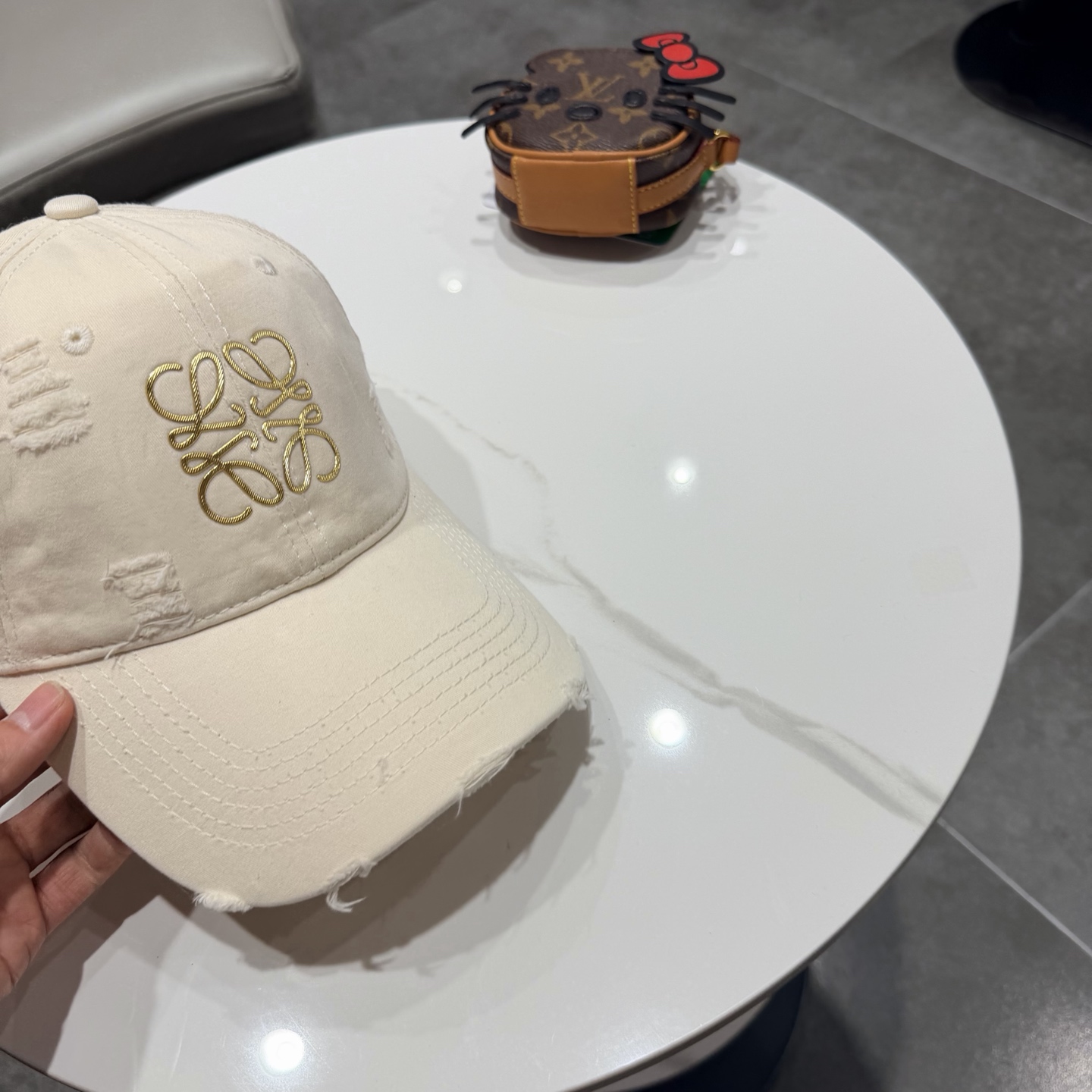 👒罗意威👒LOEWE新款原标设计棒球帽🧢质感超好，外部线条定位标准，做工精细，简约大气低价走量！