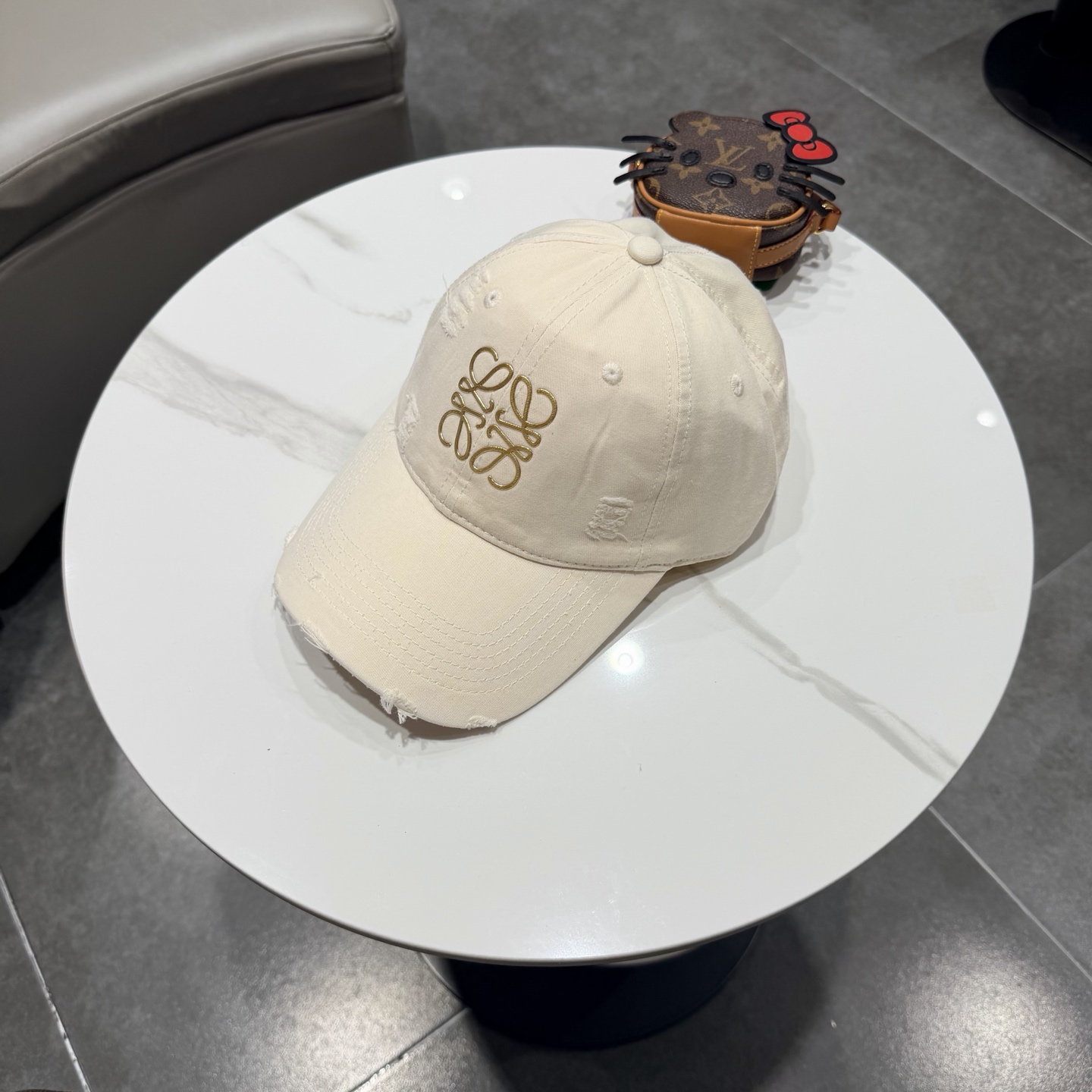 👒罗意威👒LOEWE新款原标设计棒球帽🧢质感超好，外部线条定位标准，做工精细，简约大气低价走量！