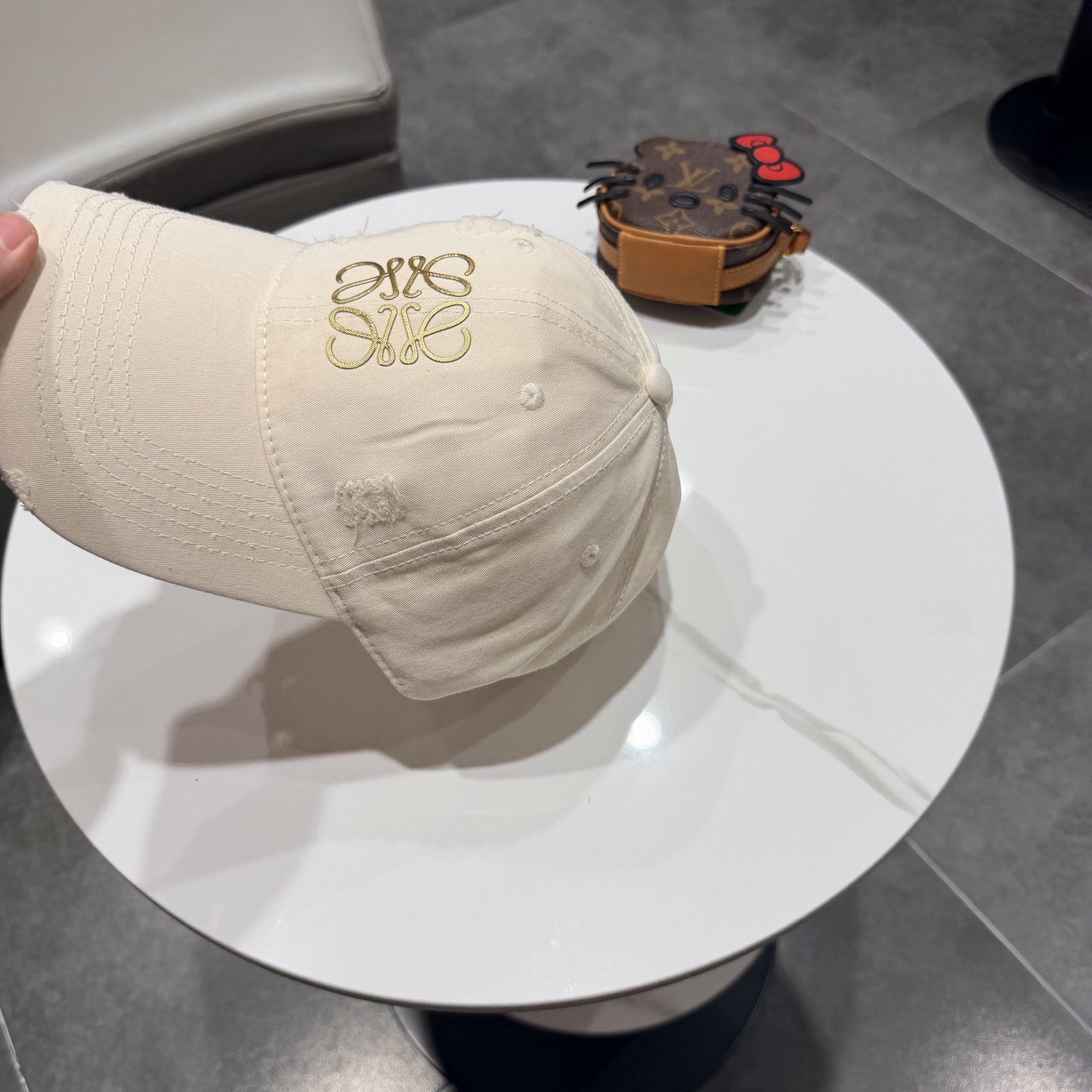 👒罗意威👒LOEWE新款原标设计棒球帽🧢质感超好，外部线条定位标准，做工精细，简约大气低价走量！