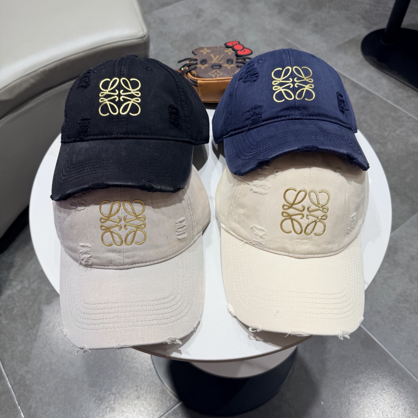 👒罗意威👒LOEWE新款原标设计棒球帽🧢质感超好，外部线条定位标准，做工精细，简约大气低价走量！