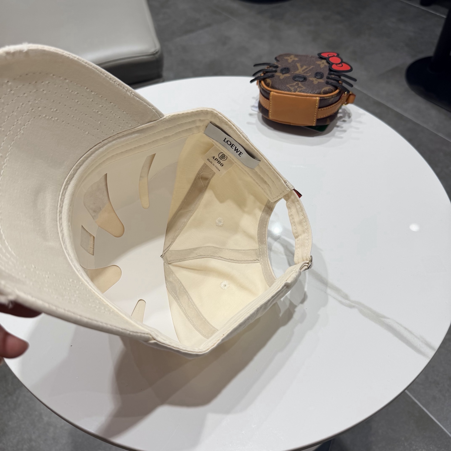 👒罗意威👒LOEWE新款原标设计棒球帽🧢质感超好，外部线条定位标准，做工精细，简约大气低价走量！