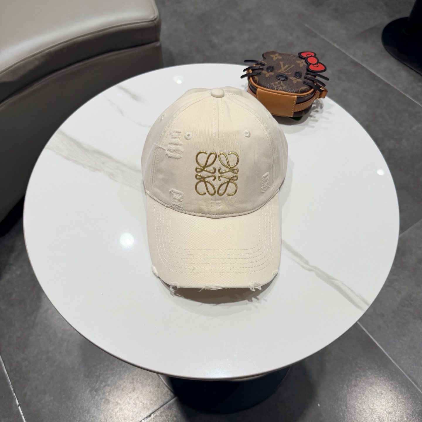 👒罗意威👒LOEWE新款原标设计棒球帽🧢质感超好，外部线条定位标准，做工精细，简约大气低价走量！