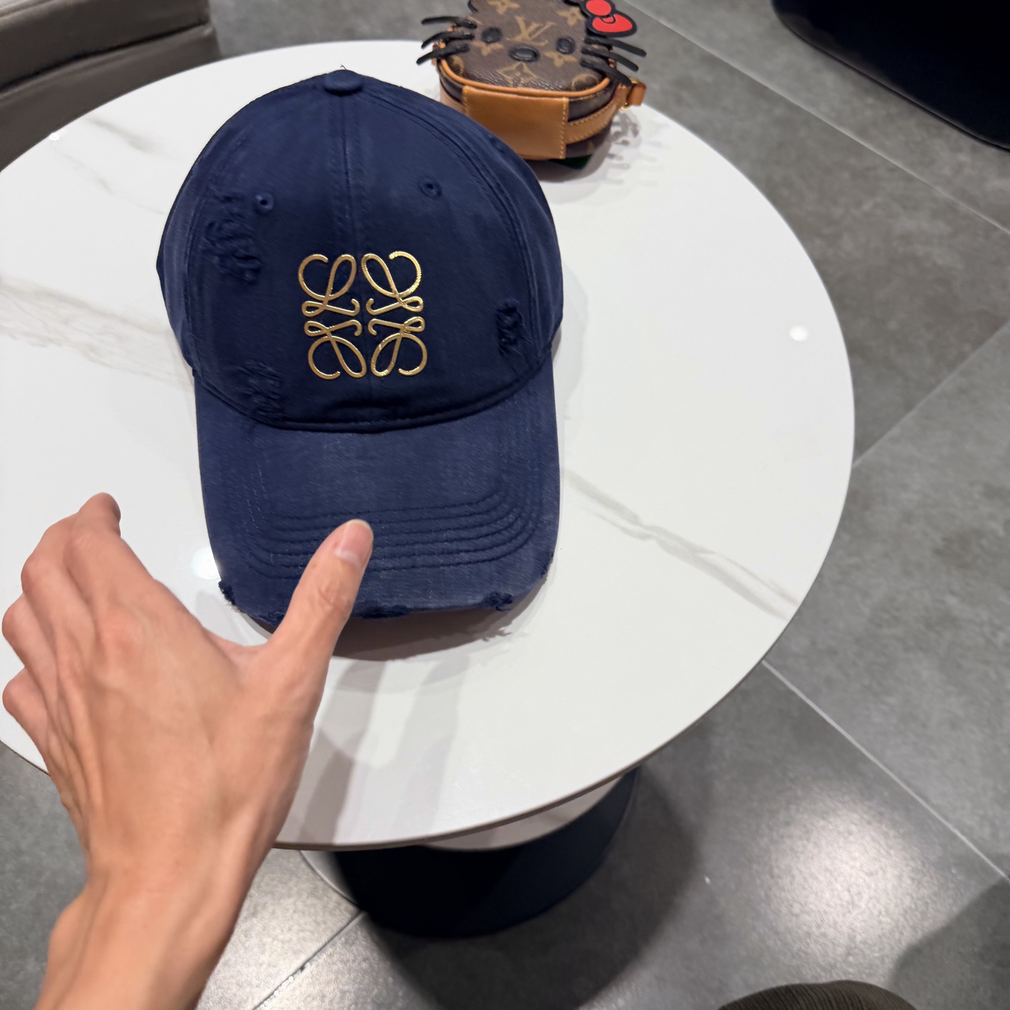 👒罗意威👒LOEWE新款原标设计棒球帽🧢质感超好，外部线条定位标准，做工精细，简约大气低价走量！