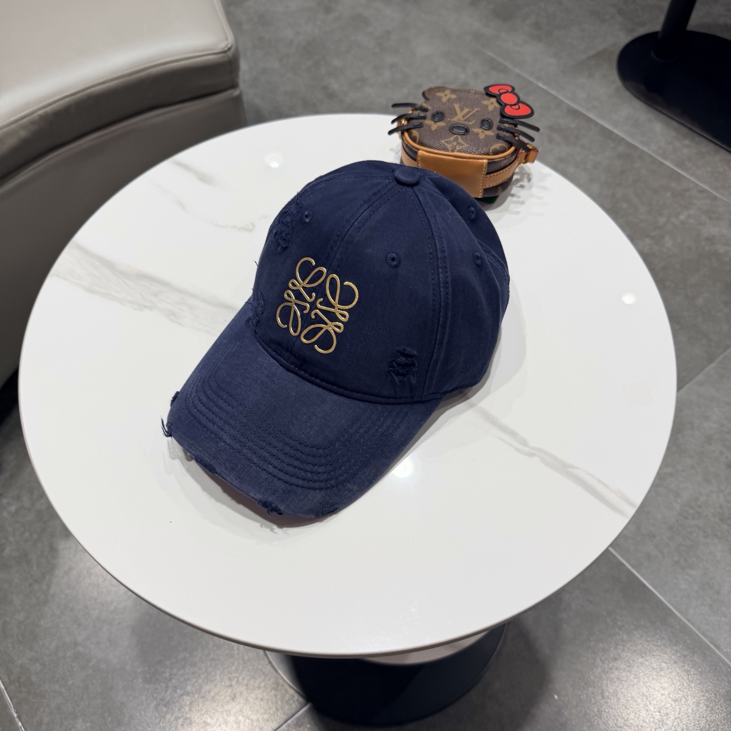 👒罗意威👒LOEWE新款原标设计棒球帽🧢质感超好，外部线条定位标准，做工精细，简约大气低价走量！