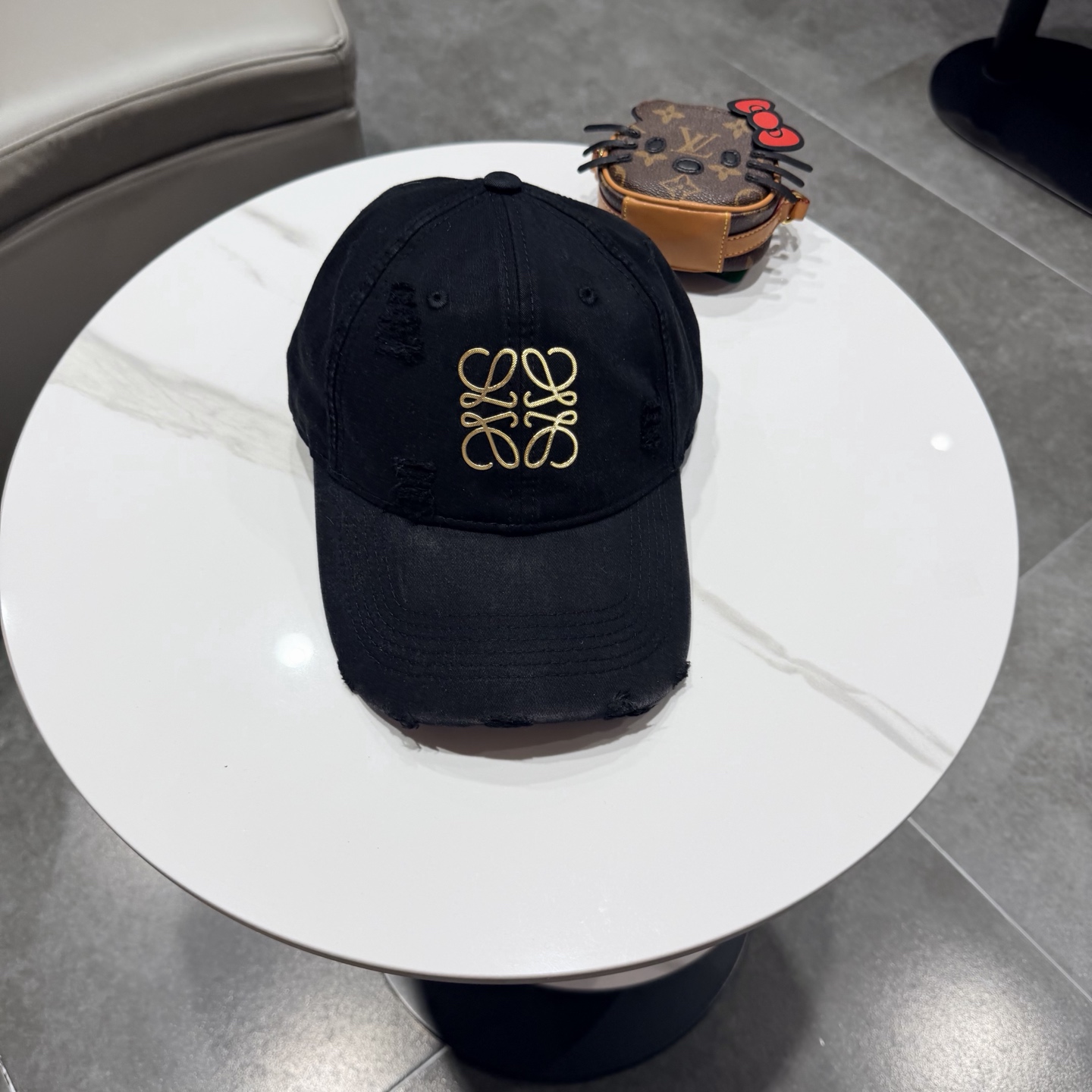 👒罗意威👒LOEWE新款原标设计棒球帽🧢质感超好，外部线条定位标准，做工精细，简约大气低价走量！