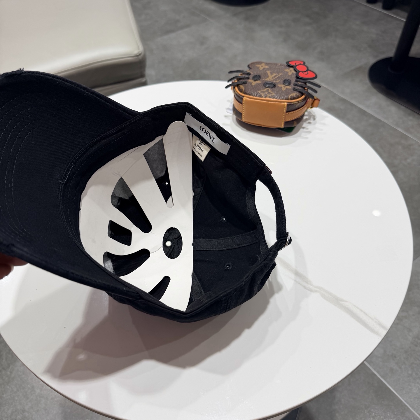 👒罗意威👒LOEWE新款原标设计棒球帽🧢质感超好，外部线条定位标准，做工精细，简约大气低价走量！