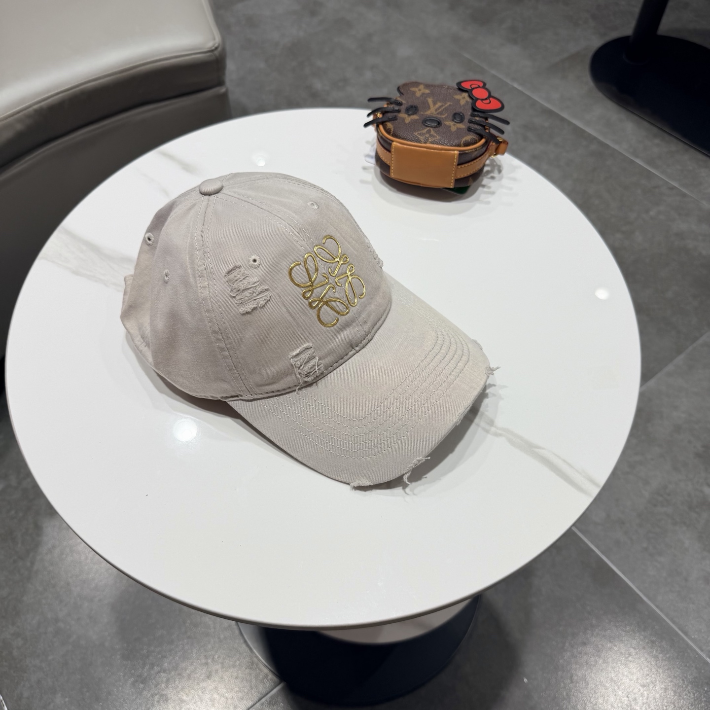 👒罗意威👒LOEWE新款原标设计棒球帽🧢质感超好，外部线条定位标准，做工精细，简约大气低价走量！